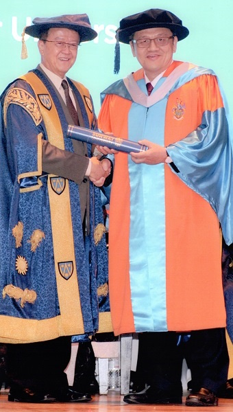 Sunway Group founder  awarded a doctorate in philosophy certificate to Dr. Lim Teck Ting.